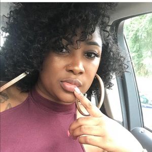 Meet your Posher, Latoya